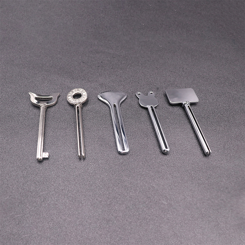 Metal Toothpaste Dispenser Facial Cleanser Toothpaste Tube Squeezer Key Shape Cosmetics Tube Squeezer Metal Toothpaste Dispenser Facial Cleanser Toothpaste Tube Squeezer Key Shape Cosmetics Tube Squeezer