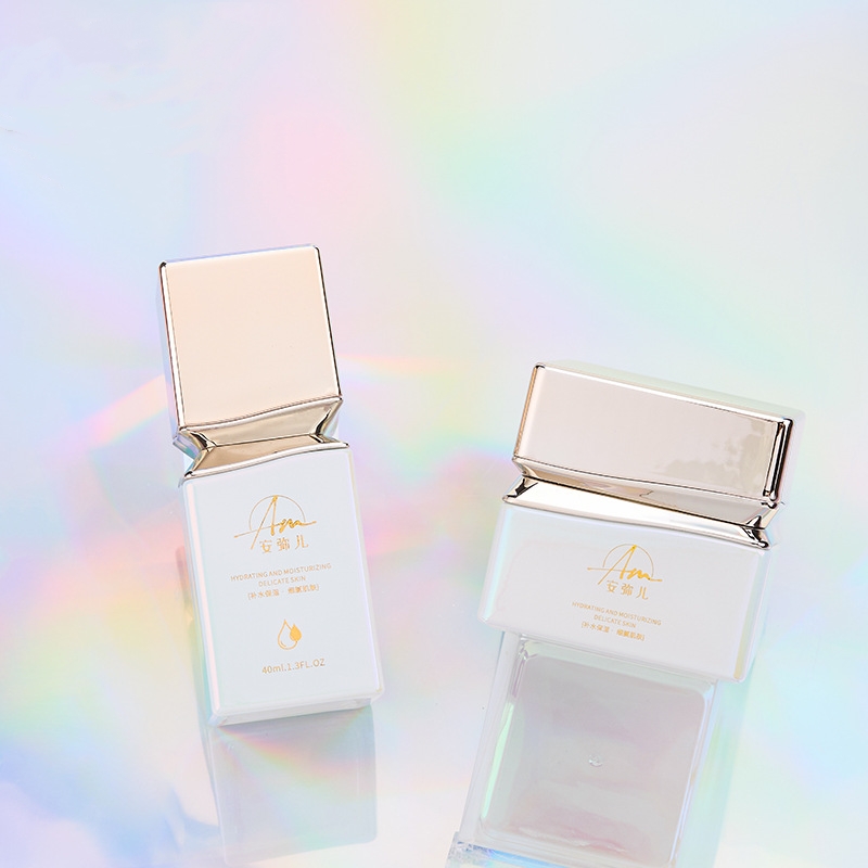 Square glass cream jar na may iridescent na epekto para sa face cream at eye cream Square glass cream jar na may iridescent na epekto para sa face cream at eye cream